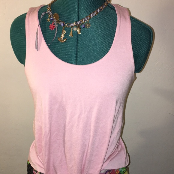 Tops and shorts - Picture 4 of 8